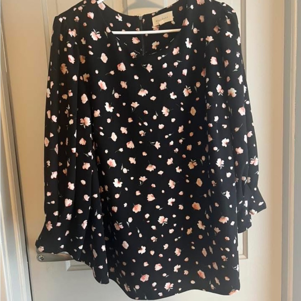 MELLODAY Black Blouse with Pink Floral Pattern
